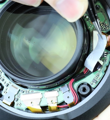 Lenrentals peeks inside the RF 50mm 1.2L USM