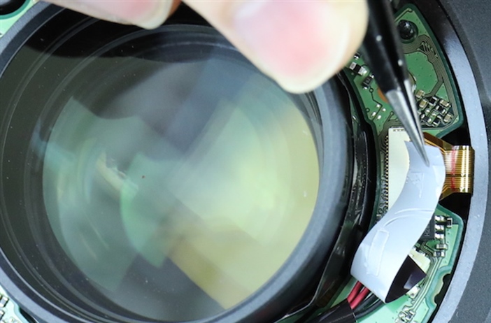 Lenrentals peeks inside the RF 50mm 1.2L USM